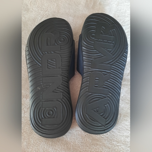 Under Armor Brand Slides sz 8 Women's Sandels in Great Condition - Picture 4 of 4